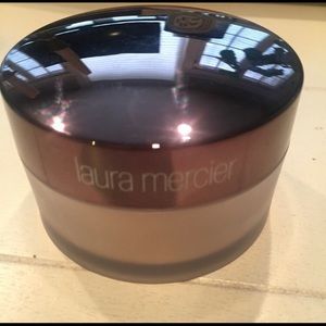 Laura Mercier translucent loose powder (GLOW)